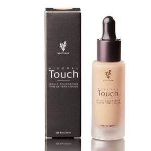 NWT Younique liquid foundation in Taffeta